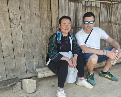 wietnam-Na-przewodniczka-po-okolicy-Sapy-z-grupy-etnicznej-Hmong