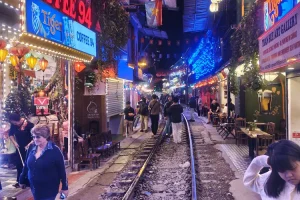 wietnam-train-street-Hanoi